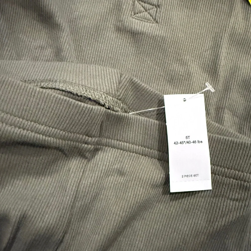 Old Navy 5T Green 2-Piece Pajamas- Long Sleeve and Pants- NWT